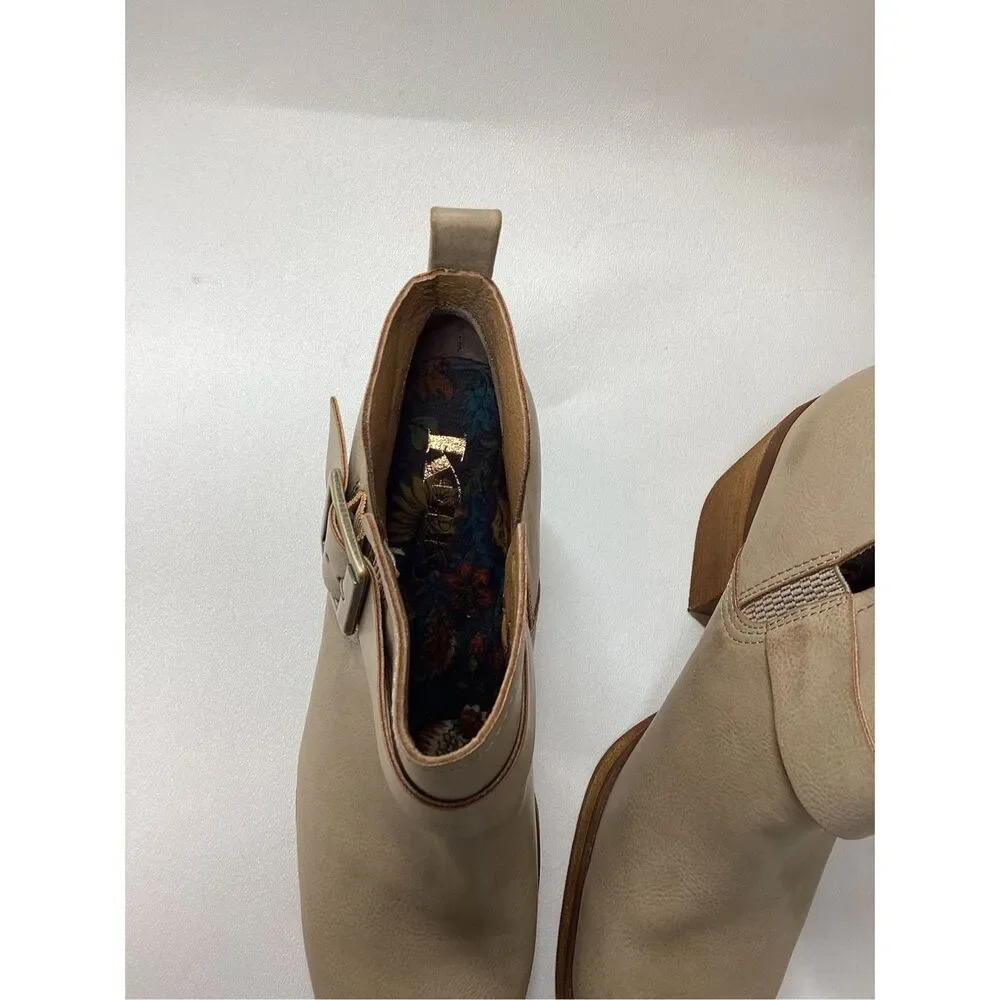 Korks kari block‎ heel boots in cream green
